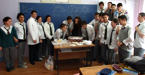 Arkadaşlarından Süpriz Kutlama