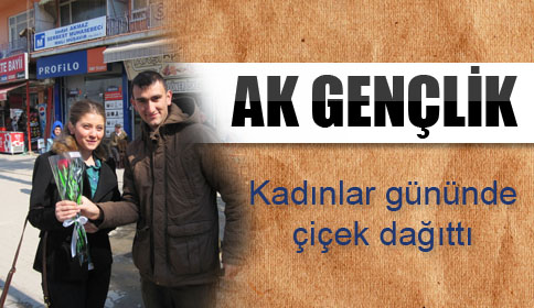 AK Gençlik Çiçek Dağıttı
