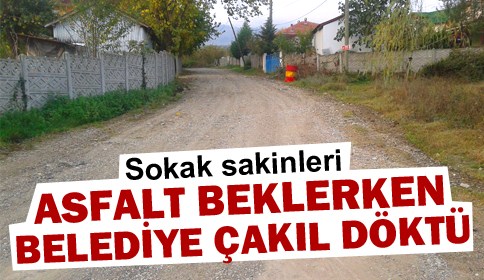 Sokağa Asfalt Atılmasını Beklerken Çakıl Atıldı!