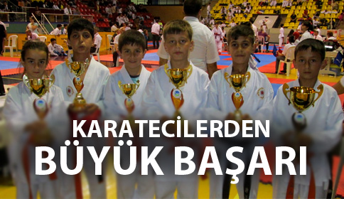 Karatecilerden Büyük Başarı