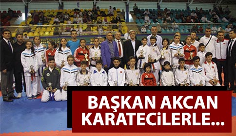 Başkan Akcan Karatecilerle...