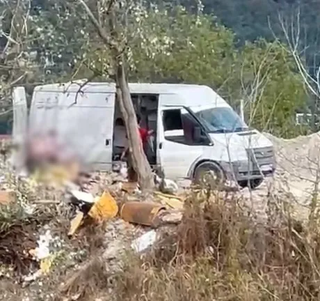 Mudurnu Deresi'ne çöpleri atarken kaydedildiler