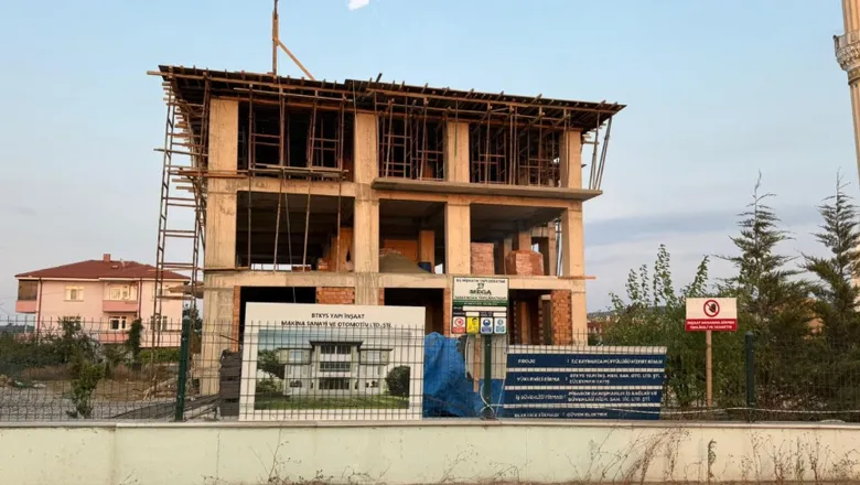 Müftülük inşaatında düşen işçi hayatını kaybetti
