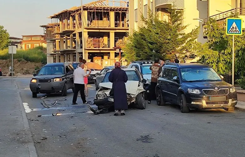 Öfkelendiği eşinin otomobilini böyle pert etti