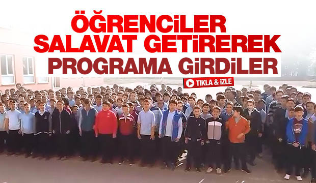 Öğrenciler Salavat Çekerek Toplandılar