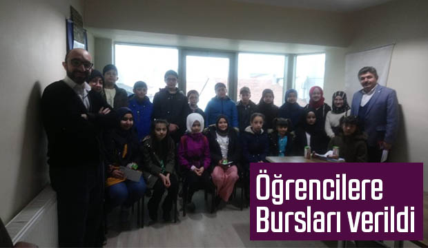 Öğrencilere Bursları verildi