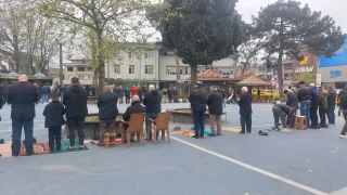 Okul saldırıları kurbanları için gıyabi cenaze namazı kılındı