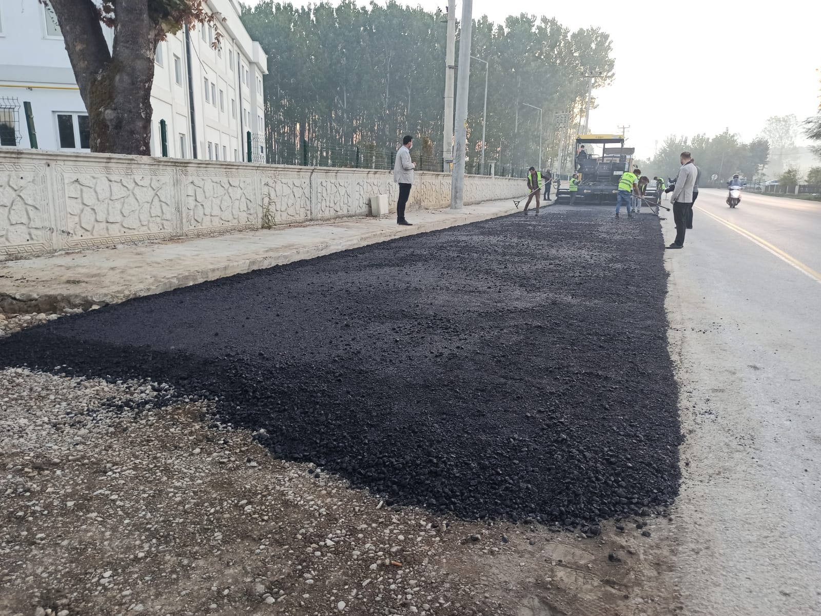 Okullar bölgesinde asfalt çalışması