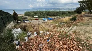 olan Sapanca Gölü’nün yanı başındaki park çöplüğe döndü