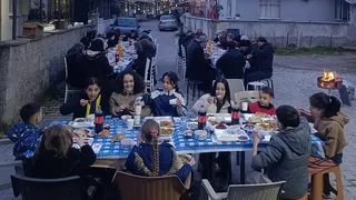 Ömercikler Mahallesi Menekşe Sokak’ta Geleneksel İftar Buluşması