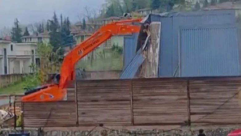 Ortağını öldürmüştü, aile bungalovları yıktırdı