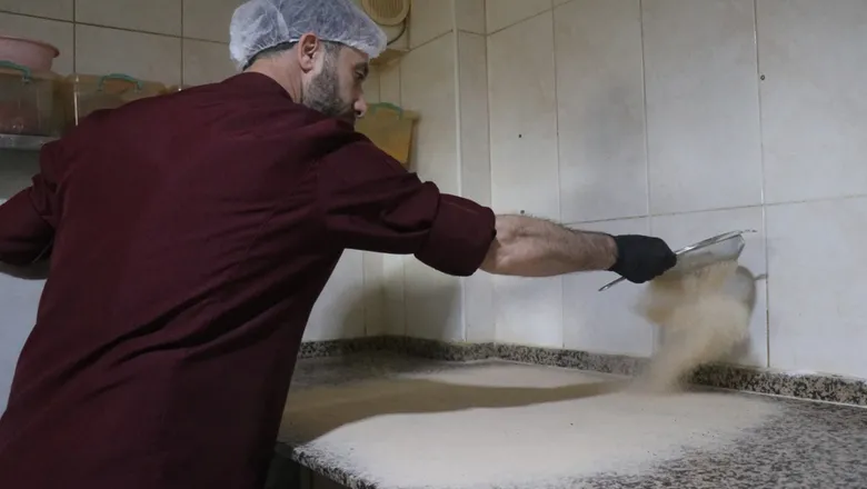 Osmanlı'dan kalma Ramazan geleneği; 11 ay bekleyip sıraya giriyorlar