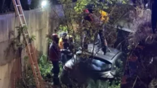 Otomobil dereye uçtu