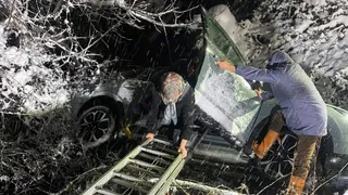 Otomobil dereye uçtu