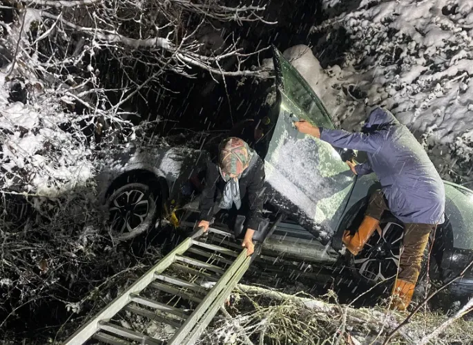 Otomobil dereye uçtu