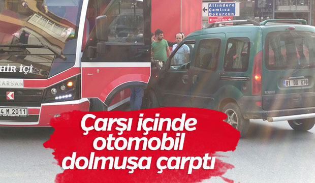 Otomobil Dolmuşa Çarptı