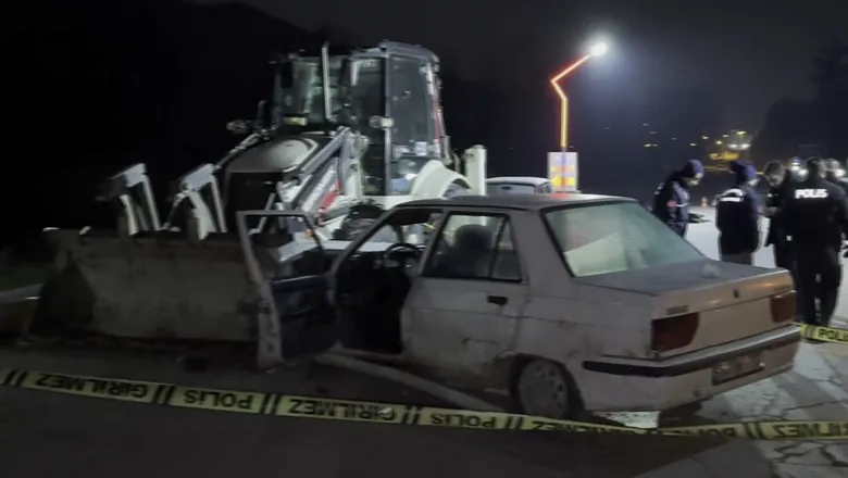 Otomobil iş makinesine çarptı: 1 ölü