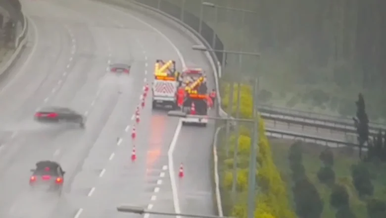 Otomobil KMO çalışanlarına böyle çarptı: 1'i ağır 3 yaralı