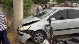 Otomobiller çarpıştı 