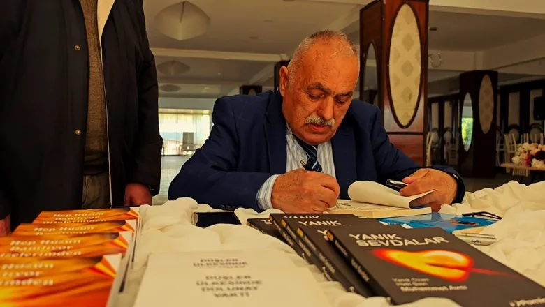 Ozan Muhammet Avcı Akyazı'da okurları ile buluştu