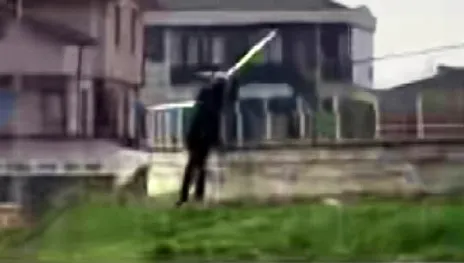 Parkın korkuluklarını çaldı