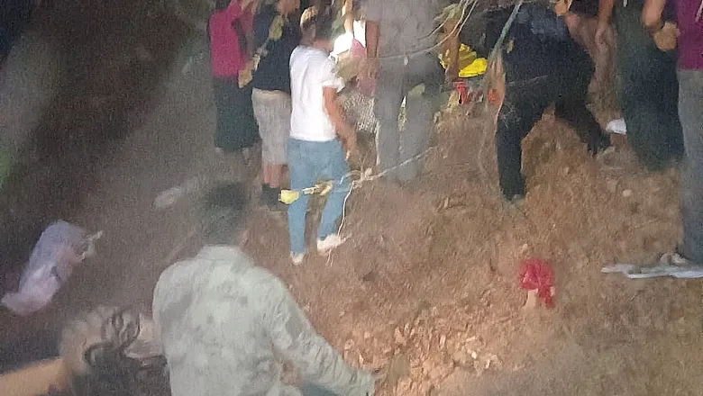 Pat pat şarampole uçtu 8 yaralı