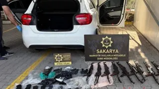 Polisin kiraladığı araçta kalaşnikof tüfekler çıkmıştı: 3 tutuklama
