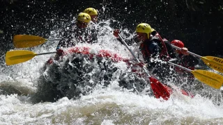 Raftingde facia; Bot devrildi genç kadın öldü