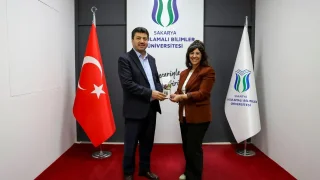 Rektör Sarıbıyık kadın personelin 8 Mart Dünya Kadınlar Günü’nü kutladı