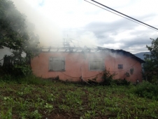 Çıkan Yangında  Ev Tamamen Yandı