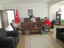 Dünya 2.'si Yazıcı Kaymakam'ı Ziyaret Etti