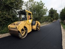 Akyazı’da Grup ve Köy İçi Yollar Asfaltlanıyor