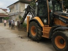 Akyazı Belediyesi’nden Ömercikler Mahesi'ne Asfalt Yama
