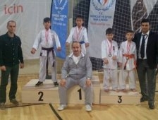 KARATECİLERDEN 5 ALTIN MADALYA
