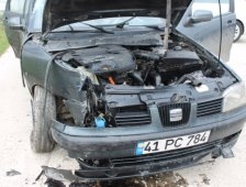 Virajı Alamayan Araç Duvara Çarparak Durabildi