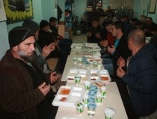 Taşburun Sosyal Yardımlaşma Derneğinden anlamlı Yemek 