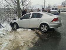 Otomobil Direğe Çarptı