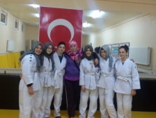 Akyazı Halk Eğitim Merkezi Müdüründen Başörtülü Sporculara Hakaret