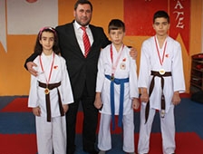 Milletvekili Aday Adayı Şampiyonları Altınla Ödüllendirdi