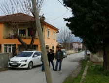 Devrilmek Üzere Olan Telefon Direği Bir Aydır Kaldırılmadı