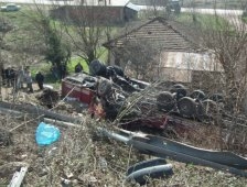 Tır Şarampole Uçtu 4 Yaralı