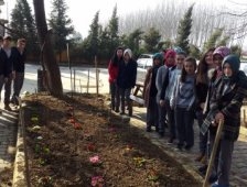 Öğrencilerden Çevre Düzenlemesi
