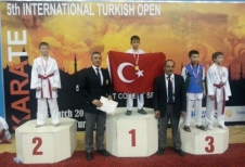 MADALYA AVCILARI BOŞ DURMUYOR