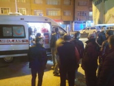 Akyazı Merkez Yeni Cami Önünde Bir Kişi Kendini Kesti