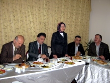 MHP Çalışan Gazeteciler Gününü Unutmadı