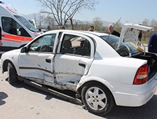 Meydana Gelen Kazada 2'si Ağır Olmak Üzere 4 Kişi Yaralandı