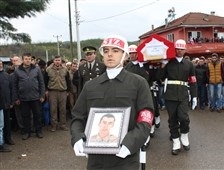 Jandarma Eri Karapürçek'te Toprağa Verildi