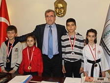 Akyazı Belediyesi Spor, Sanat, Sosyal, Kültür Ve Bilim Şenlikleri Devam Ediyor