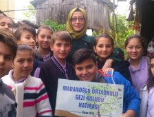 Biriktirdikleri Harçlıklarıyla Aldıkları Çiçekleri Diktiler