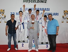 Karateciler Takım Halinde Şampiyon Oldular